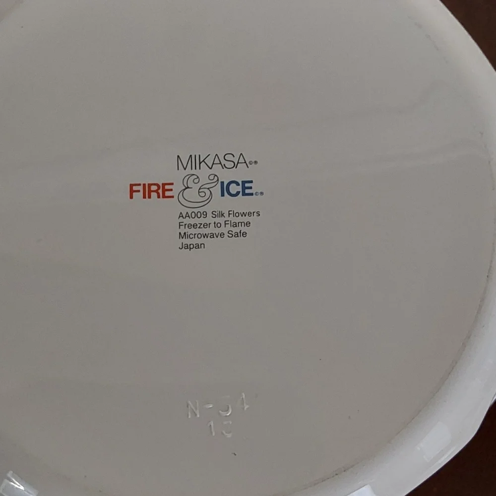 Mikasa Fire‎ & Ice White Ceramicm 5 Quart Casserol